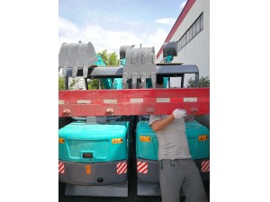 陽光明媚 又發一車微型挖掘機