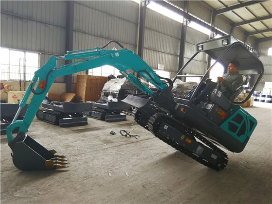 德力22-9小型挖掘機，渠道施工好選擇